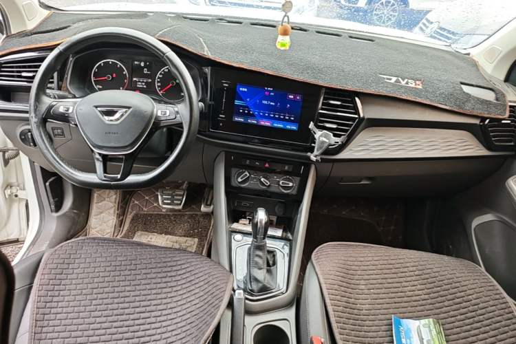 Used Jetta VS5 2019 280TSI Automatic Enjoyment Model Center Console