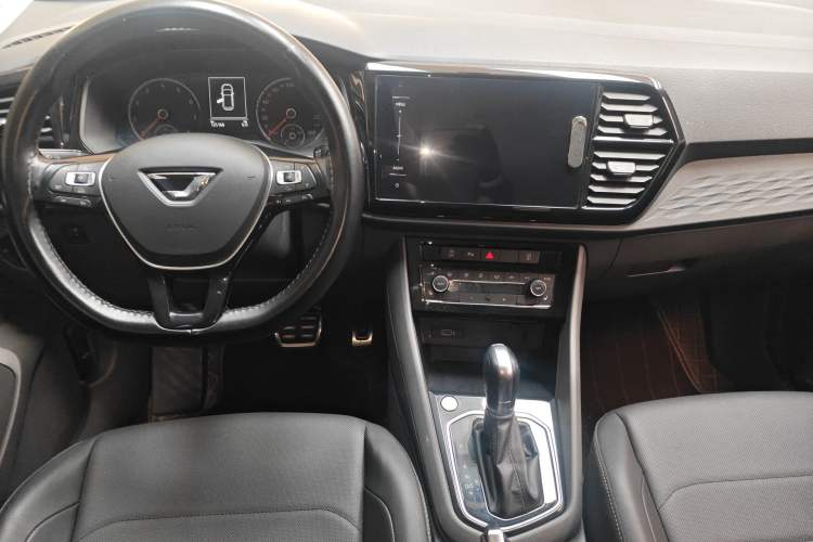Used Jetta VS5 2019 280TSI Automatic Glory Edition Center Console