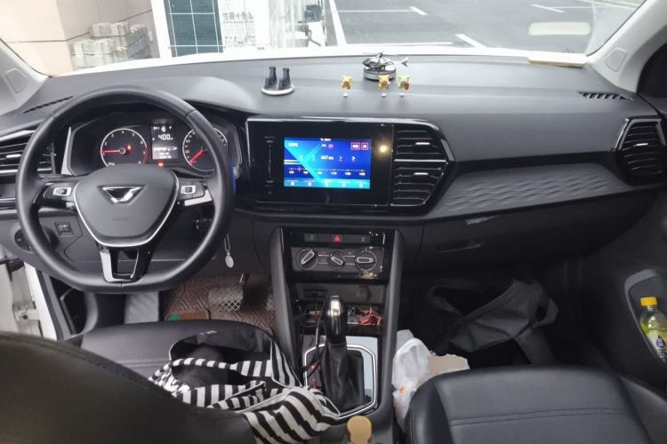 Used Jetta VS5 2019 280TSI Automatic Trend Model Center Console
