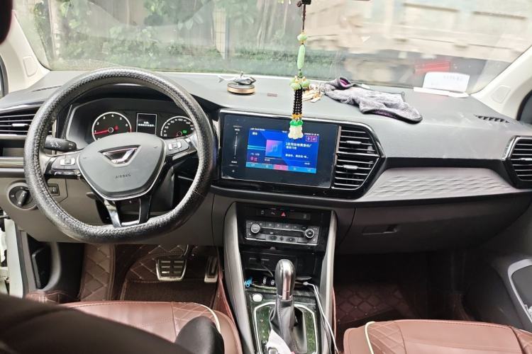 Used Jetta VS5 2019 280TSI Automatic Glory Edition Center Console