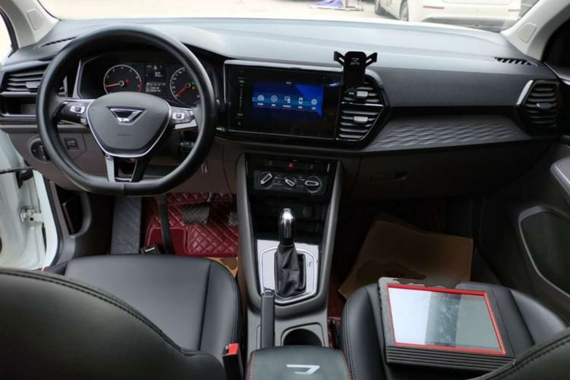 Used Jetta VS5 2019 280TSI Automatic Trend Model Center Console