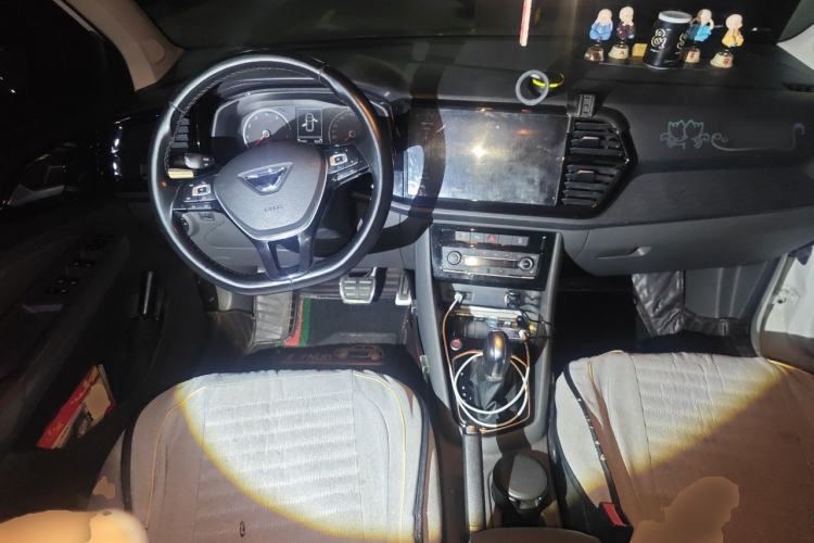 Used Jetta VS5 2019 280TSI Automatic Glory Edition Center Console