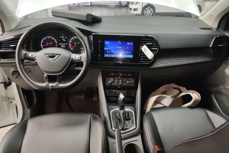 Used Jetta VS5 2019 280TSI Automatic Trend Model Center Console