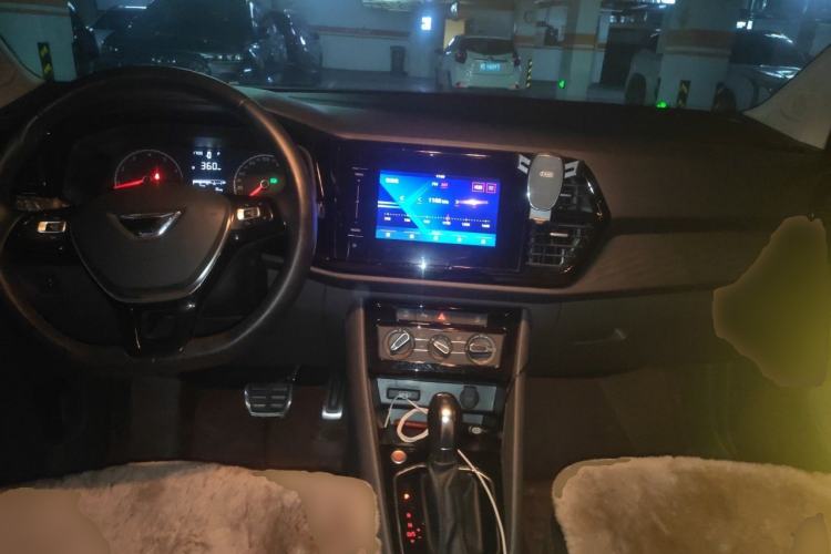 Used Jetta VS5 2019 280TSI Automatic Enjoyment Model Center Console