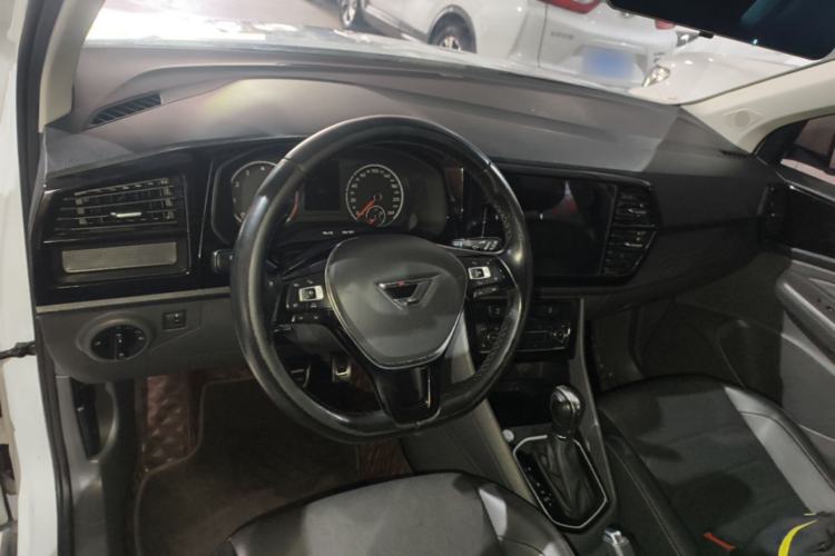Used Jetta VS5 2019 280TSI Automatic Glory Edition Center Console