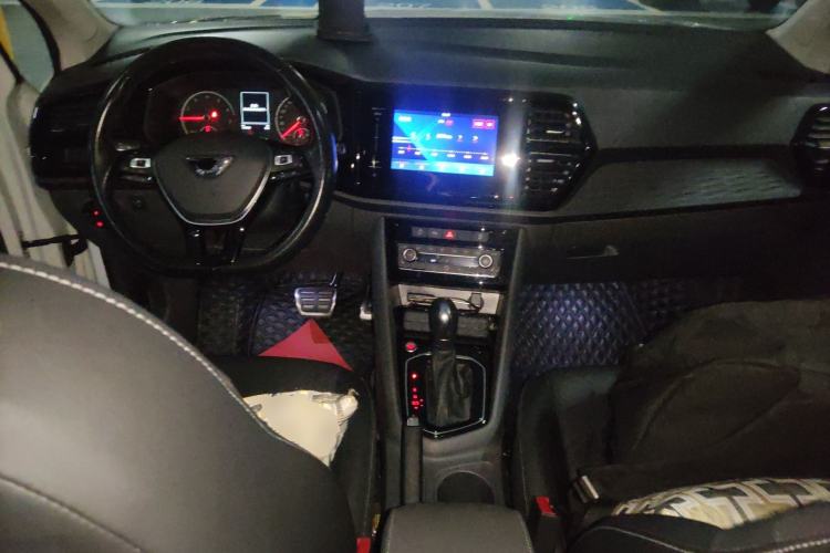 Used Jetta VS5 2019 280TSI Automatic Glory Edition Center Console