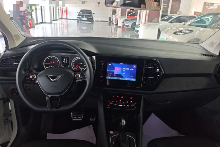 Used Jetta VS5 2019 280TSI Automatic Glory Edition Center Console