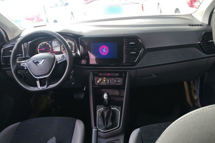 Used Jetta VS5 2019 280TSI Automatic Trend Model Center Console