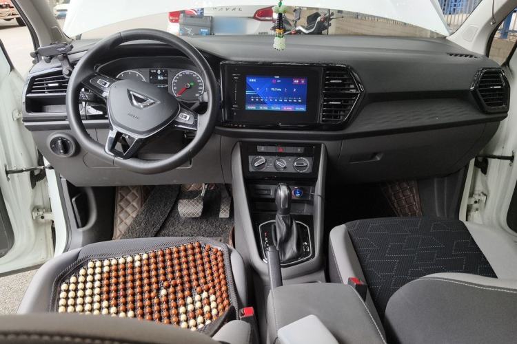 Used Jetta VS5 2019 280TSI Automatic Trend Model Center Console