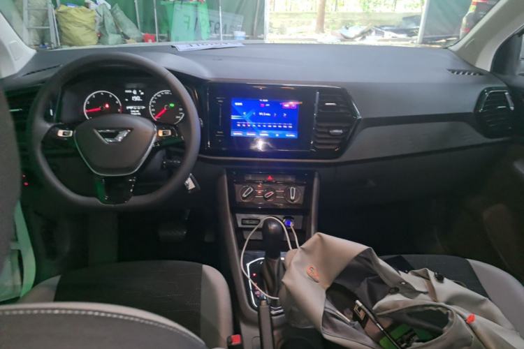 Used Jetta VS5 2019 280TSI Automatic Trend Model Center Console