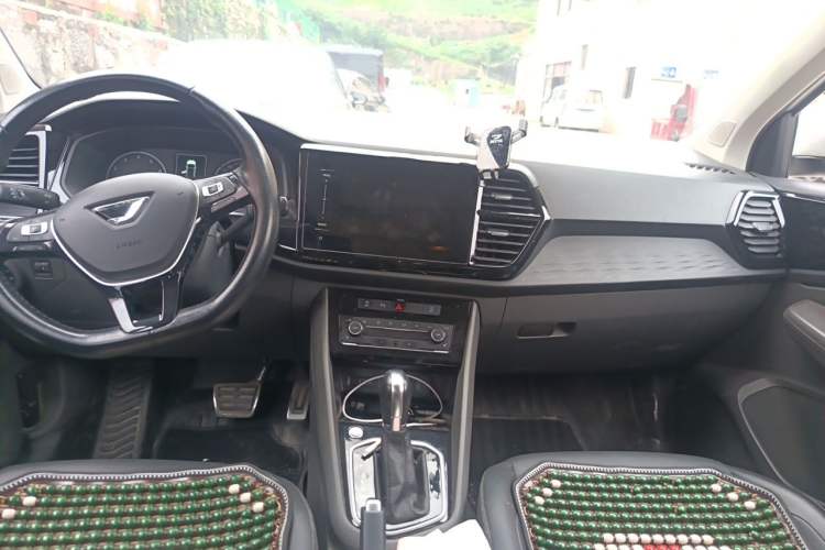 Used Jetta VS5 2019 280TSI Automatic Glory Edition Center Console