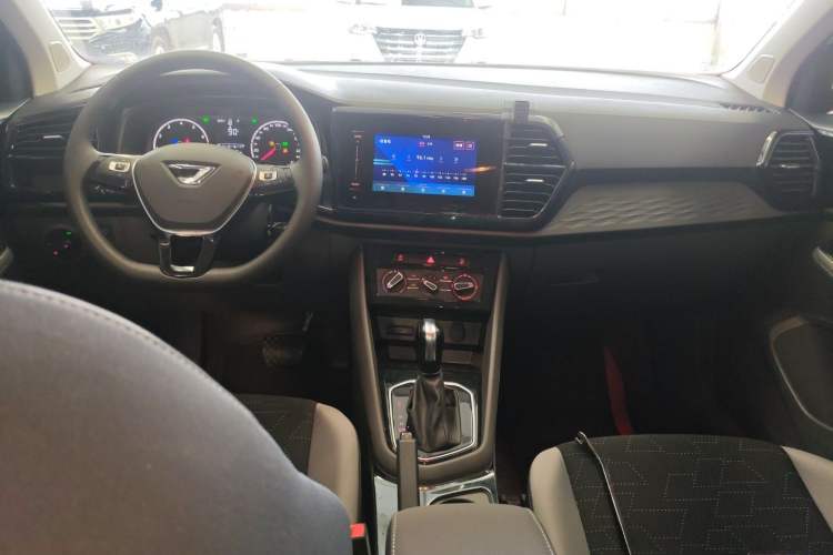 Used Jetta VS5 2019 280TSI Automatic Trend Model Center Console