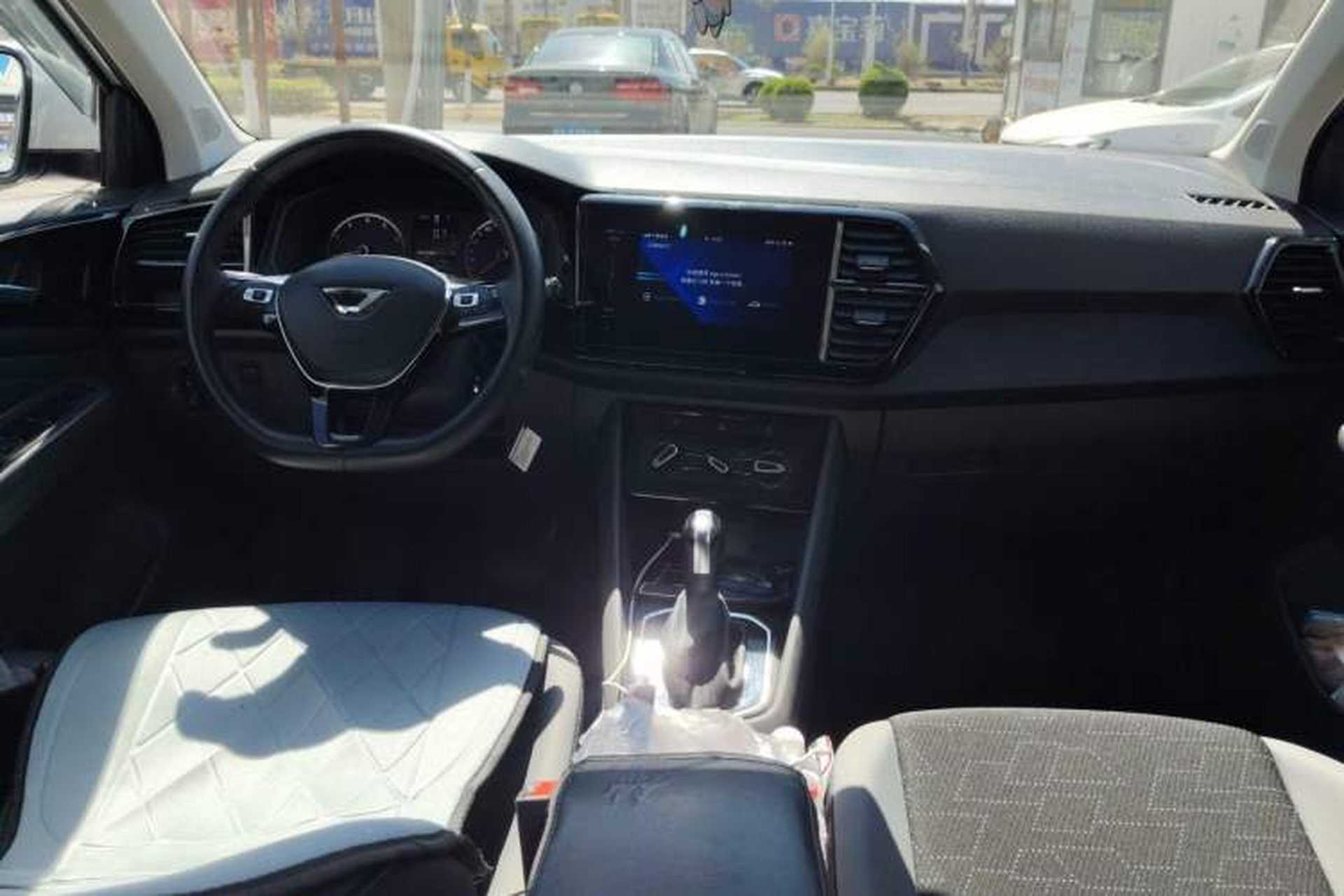 Used Jetta VS5 2019 280TSI Automatic Trend Model Center Console
