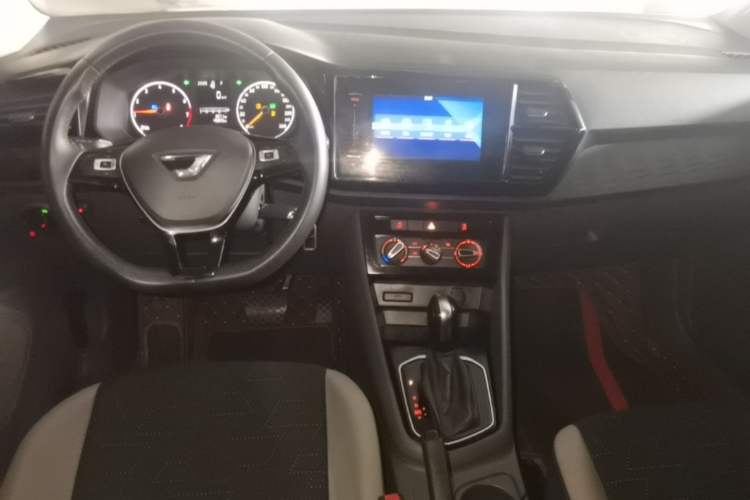 Used Jetta VS5 2019 280TSI Automatic Trend Model Center Console