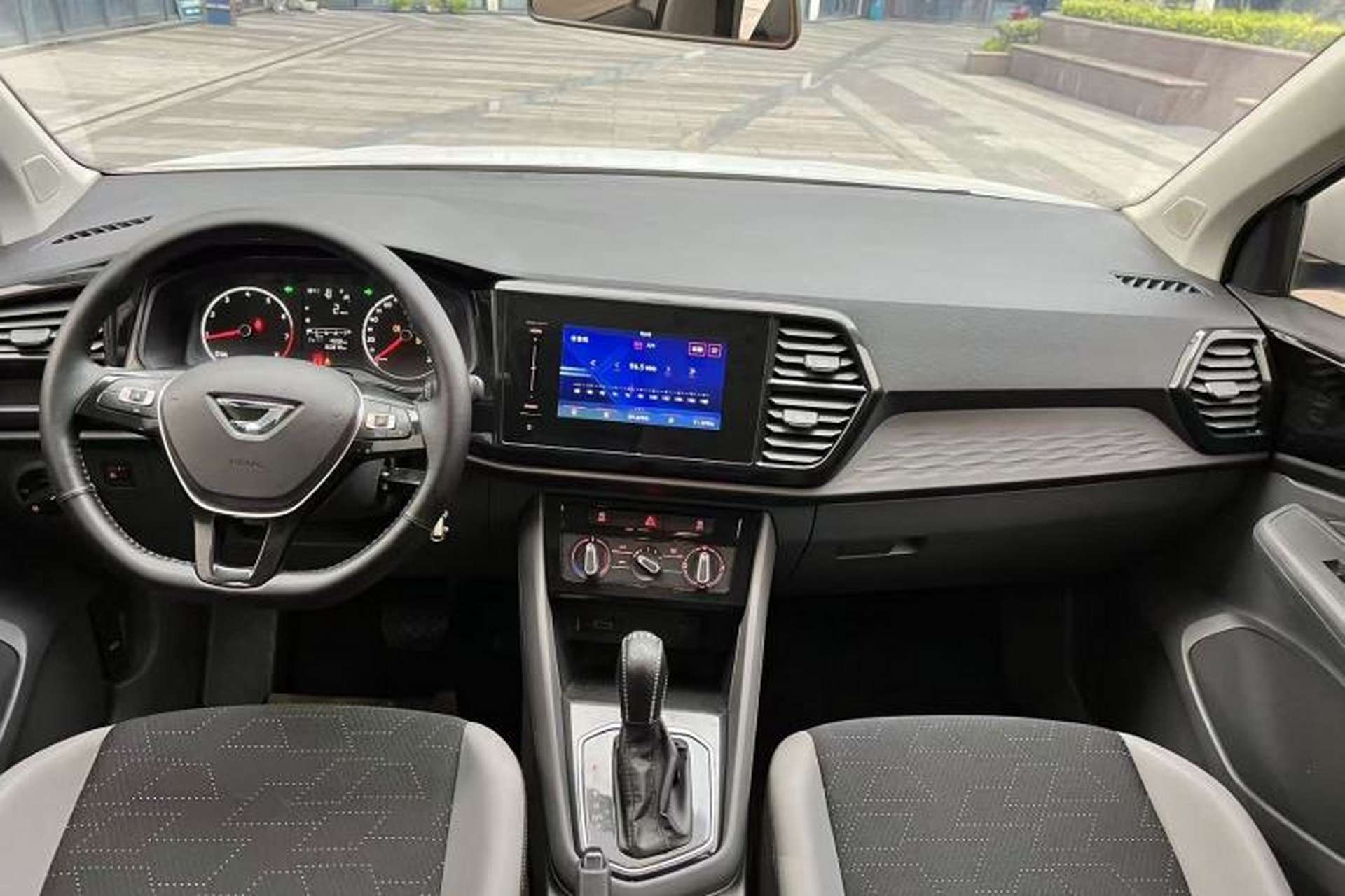 Used Jetta VS5 2019 280TSI Automatic Trend Model Center Console