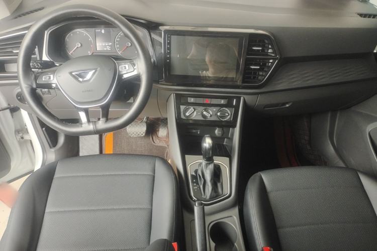 Used Jetta VS5 2019 280TSI Automatic Trend Model Center Console