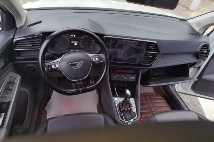 Used Jetta VS5 2019 280TSI Automatic Enjoyment Model Center Console