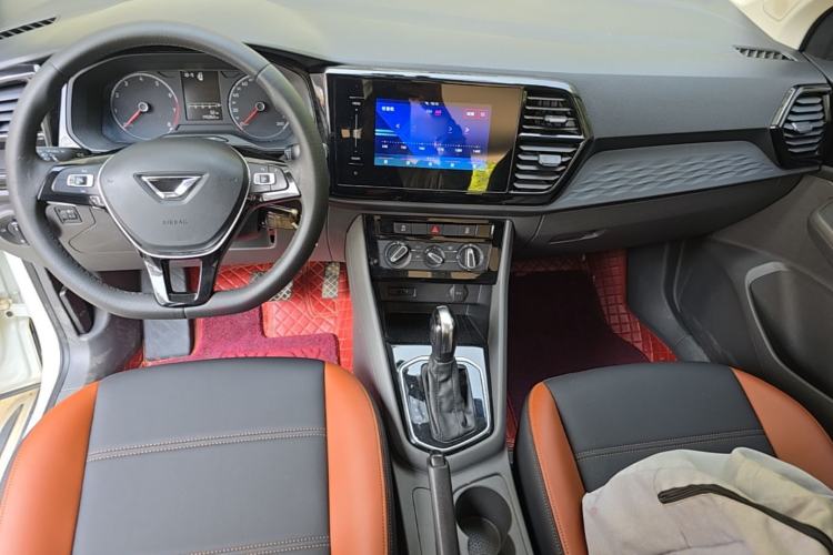 Used Jetta VS5 2019 280TSI Automatic Trend Model Center Console