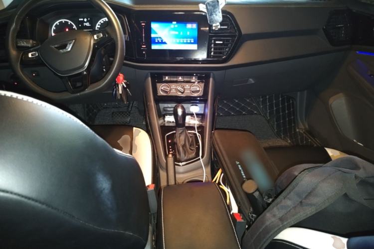 Used Jetta VS5 2019 280TSI Automatic Trend Model Center Console