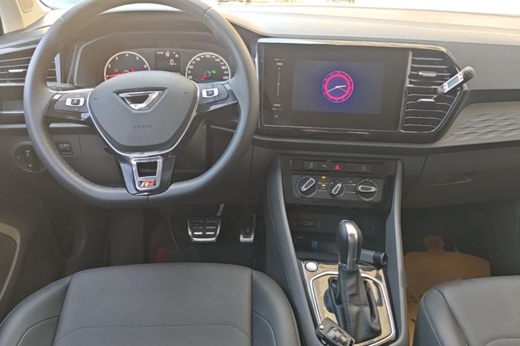 Used Jetta VS5 2019 280TSI Automatic Enjoyment Model Center Console