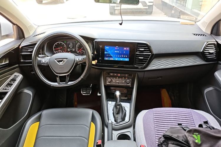 Used Jetta VS5 2019 280TSI Automatic Glory Edition Center Console