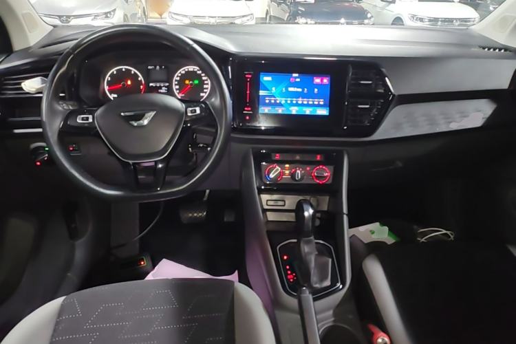 Used Jetta VS5 2019 280TSI Automatic Trend Model Center Console
