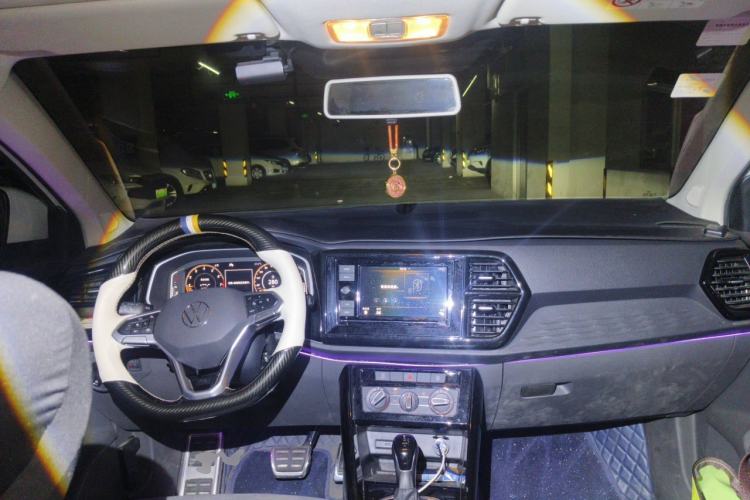 Used Jetta VS5 2019 280TSI Automatic Trend Model Center Console