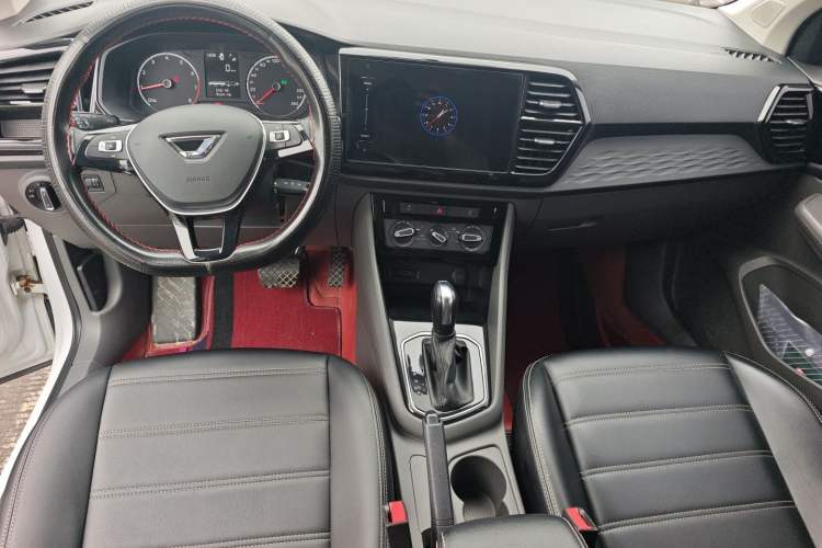 Used Jetta VS5 2019 280TSI Automatic Trend Model Center Console