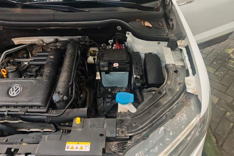 Used Jetta VS5 2019 280TSI Automatic Trend Model Engine Bay Left