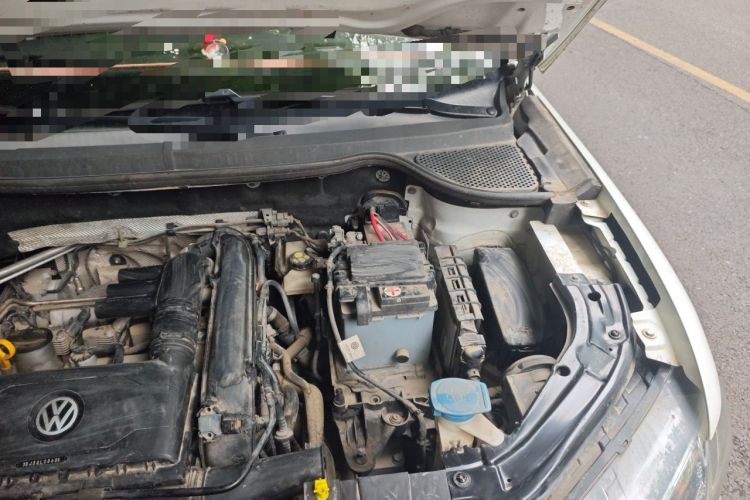 Used Jetta VS5 2019 280TSI Automatic Trend Model Engine Bay Left