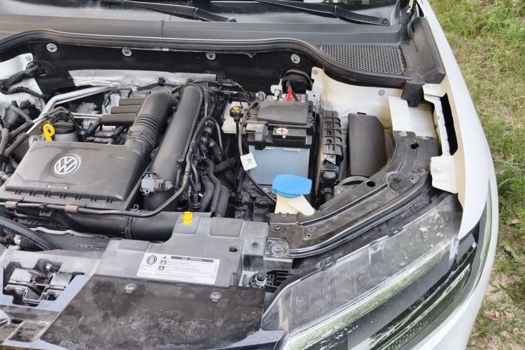 Used Jetta VS5 2019 280TSI Automatic Trend Model Engine Bay Left