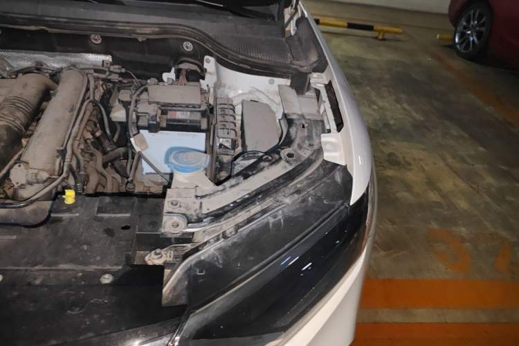 Used Jetta VS5 2019 280TSI Automatic Trend Model Engine Bay Left