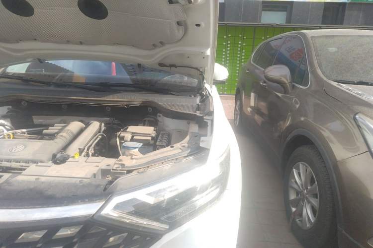 Used Jetta VS5 2019 280TSI Automatic Trend Model Engine Bay Left