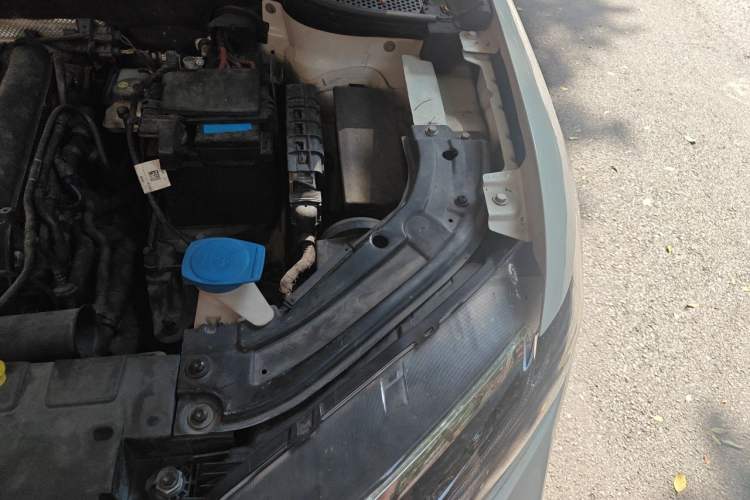 Used Jetta VS5 2019 280TSI Automatic Trend Model Engine Bay Left