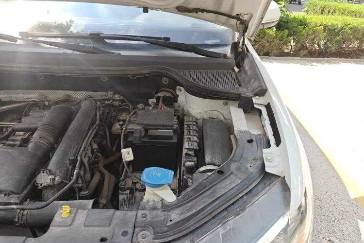 Used Jetta VS5 2019 280TSI Automatic Trend Model Engine Bay Left