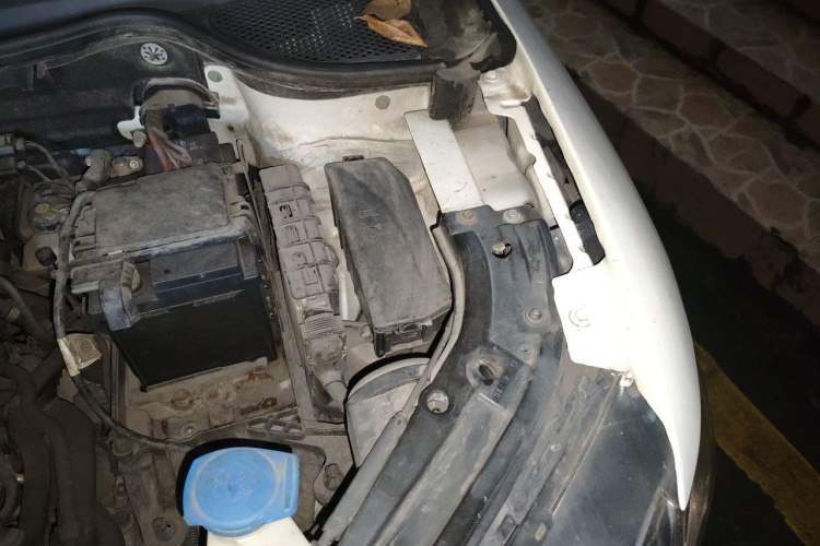 Used Jetta VS5 2019 280TSI Automatic Trend Model Engine Bay Left