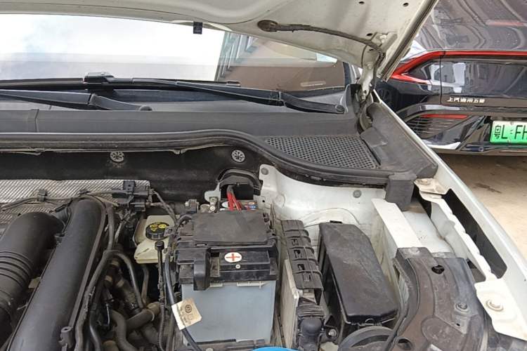 Used Jetta VS5 2019 280TSI Automatic Trend Model Engine Bay Left