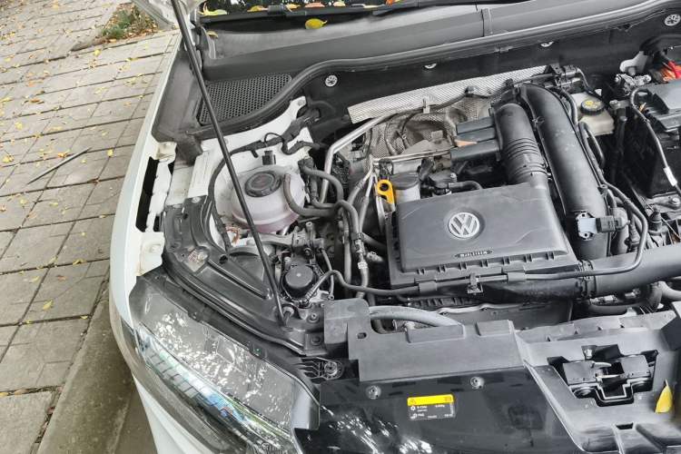 Used Jetta VS5 2019 280TSI Automatic Trend Model Engine Bay Right