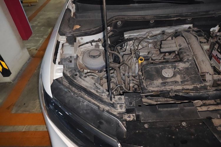 Used Jetta VS5 2019 280TSI Automatic Trend Model Engine Bay Right
