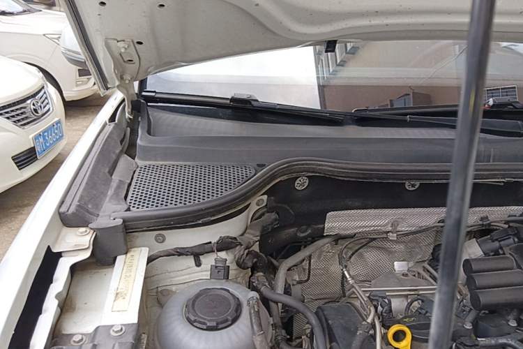 Used Jetta VS5 2019 280TSI Automatic Trend Model Engine Bay Right