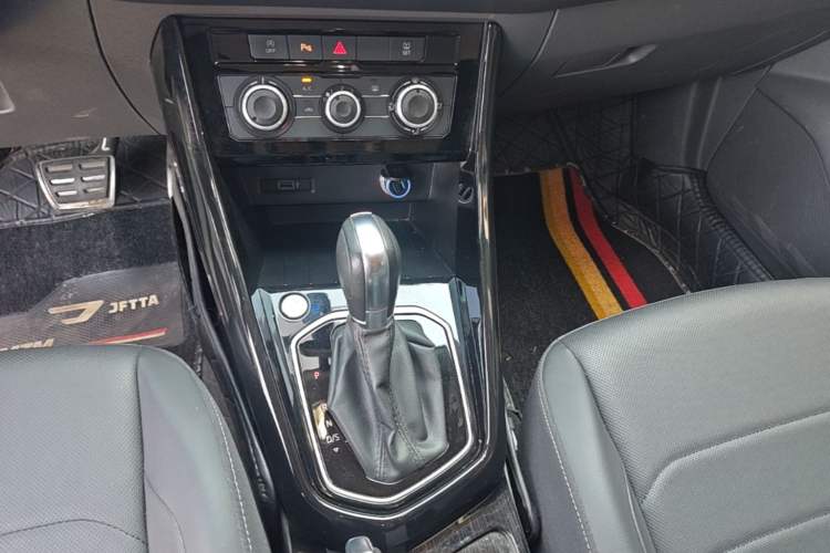 Used Jetta VS5 2019 280TSI Automatic Enjoyment Model Gear Lever