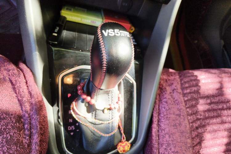 Used Jetta VS5 2019 280TSI Automatic Trend Model Gear Lever