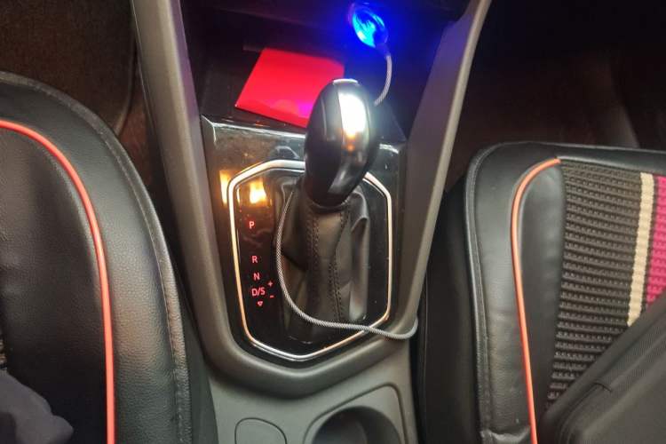 Used Jetta VS5 2019 280TSI Automatic Trend Model Gear Lever