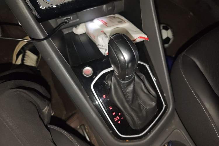Used Jetta VS5 2019 280TSI Automatic Enjoyment Model Gear Lever
