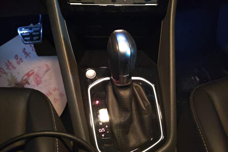 Used Jetta VS5 2019 280TSI Automatic Glory Edition Gear Lever