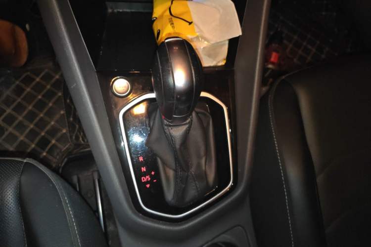 Used Jetta VS5 2019 280TSI Automatic Glory Edition Gear Lever