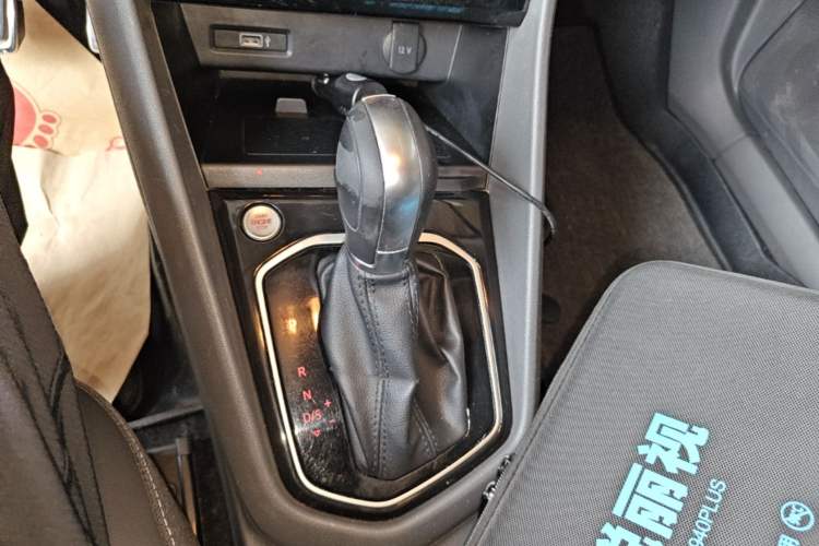 Used Jetta VS5 2019 280TSI Automatic Enjoyment Model Gear Lever