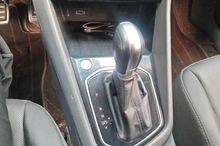 Used Jetta VS5 2019 280TSI Automatic Glory Edition Gear Lever