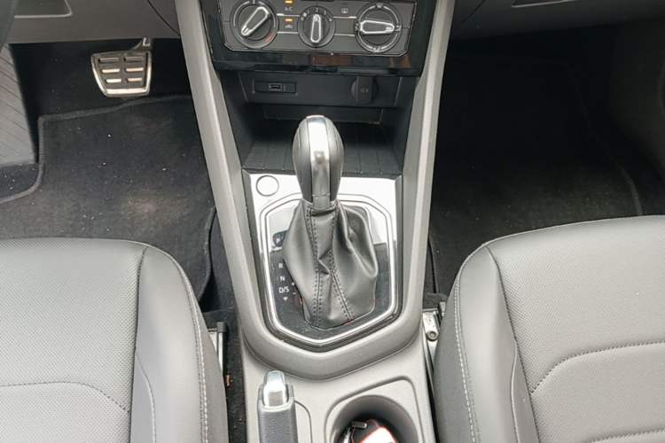 Used Jetta VS5 2019 280TSI Automatic Enjoyment Model Gear Lever
