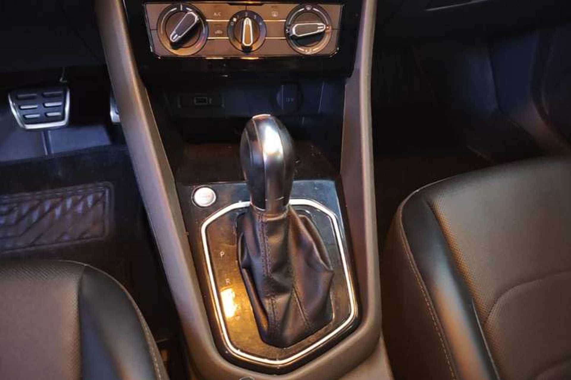 Used Jetta VS5 2019 280TSI Automatic Enjoyment Model Gear Lever